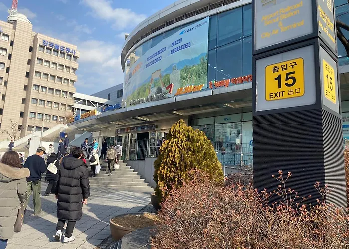 A Rare Opportunity, A With A Kid Friendly Yard Апартаменты Сеул