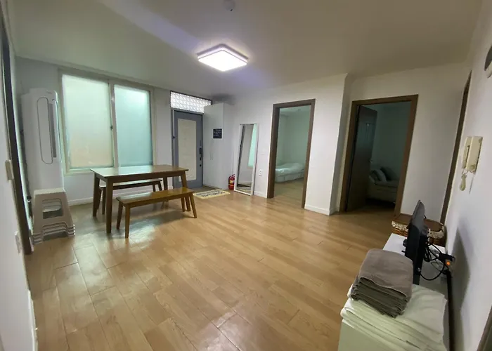 A Rare Opportunity, A With A Kid Friendly Yard * Сеул