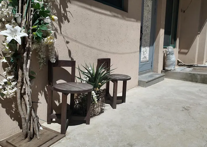 A Rare Opportunity, A With A Kid Friendly Yard Apartamento